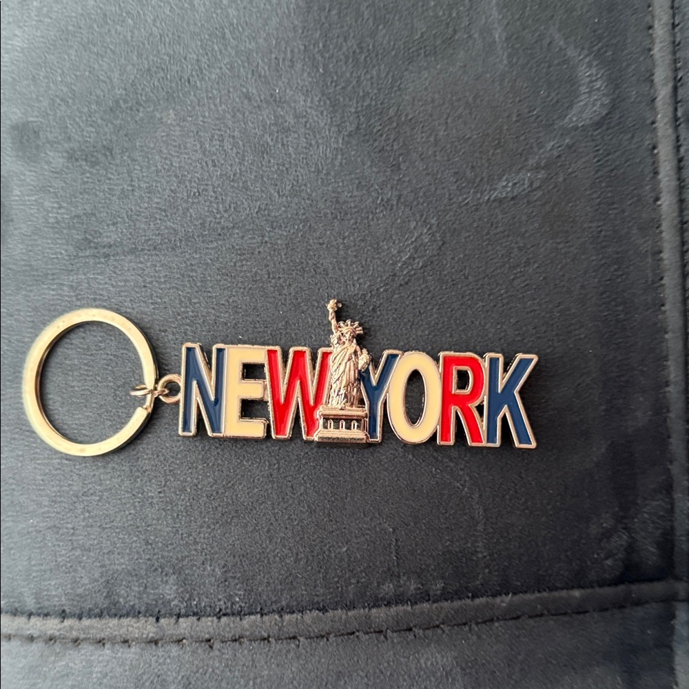 New York Keychain with Statue of Liberty